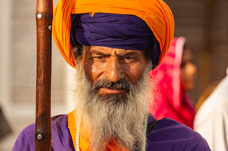 Sikh u Sri Harmandir v Amritsaru
